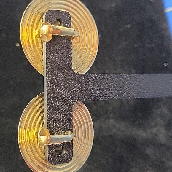 1980s Vintage Gold Tone Circular Clip On Earrings - Picture 2 of 3